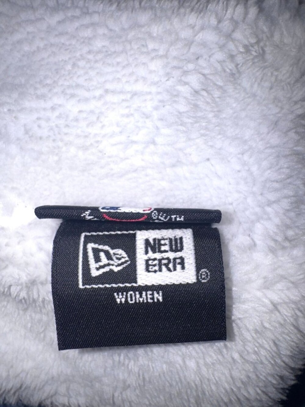 New Era San Francisco Giants Womens Black Knit Beanie Hat With Faux Fur Pom & Fl - Picture 4 of 5